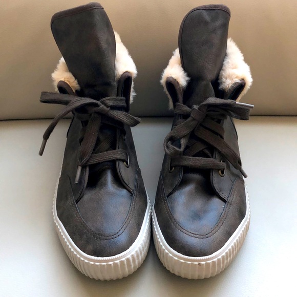 Blowfish Shoes - Women’s Size 9 Blowfish Shoes. WORN ONCE!